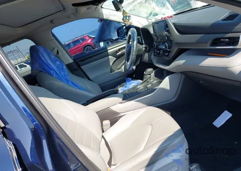 2021 Toyota Highlander Xle z USA, uszkodzony, nr VIN 5TDHZRBH2MS073633